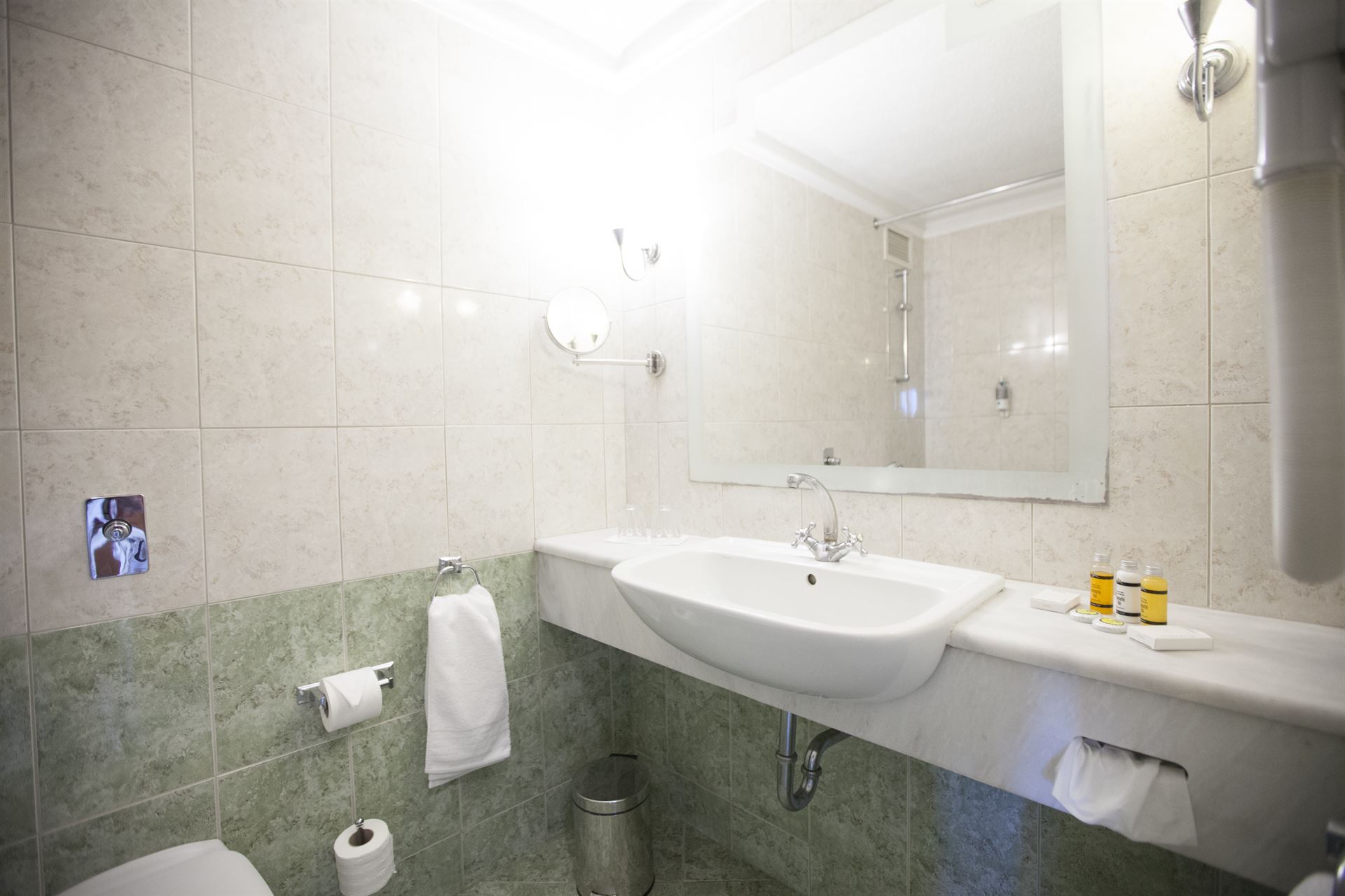 Athos Palace Hotel: Bathroom 