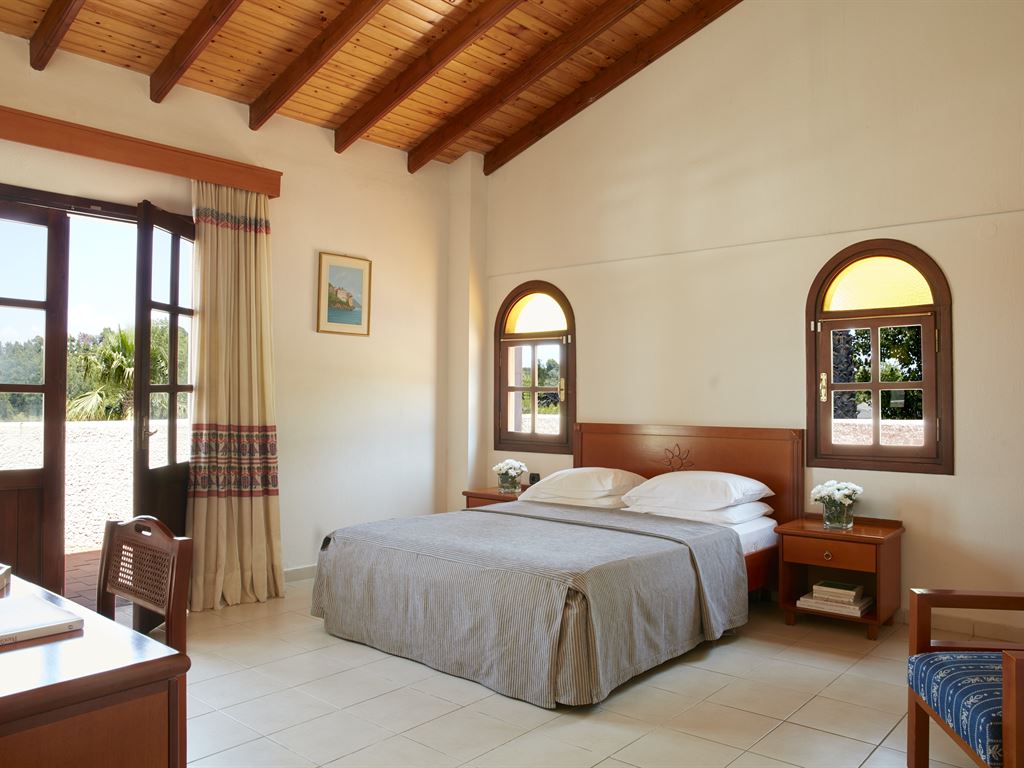 Macedonian Sun Hotel: Suite Bedroom