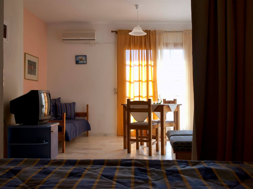 Chrysa Apartments Hotel: Triple Room