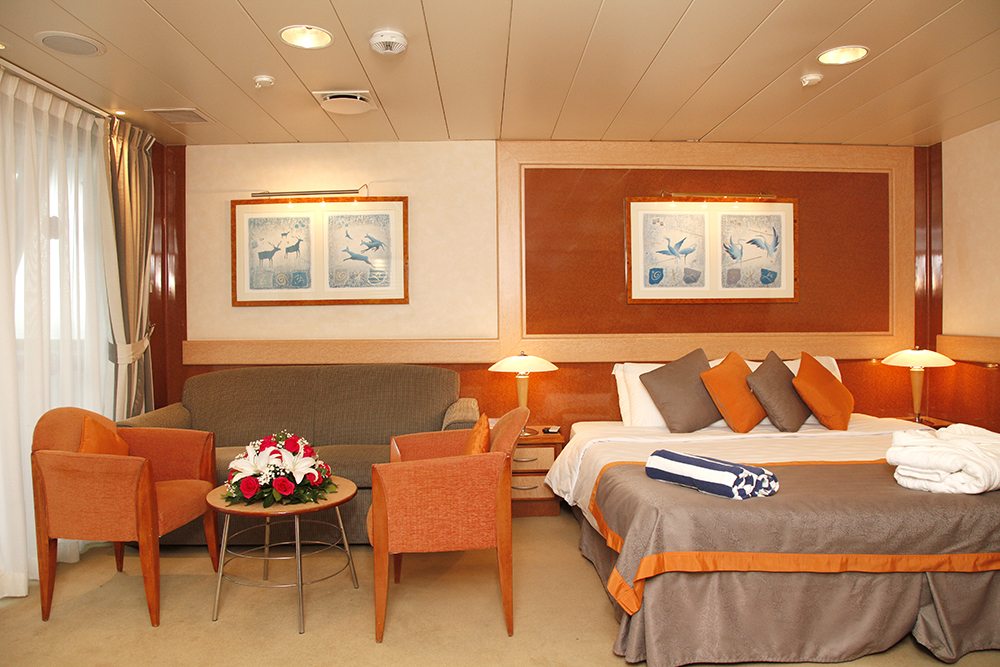 Celestyal Cruise Olympia 3 or 4 Nights: Гранд сюита зона отдыха
