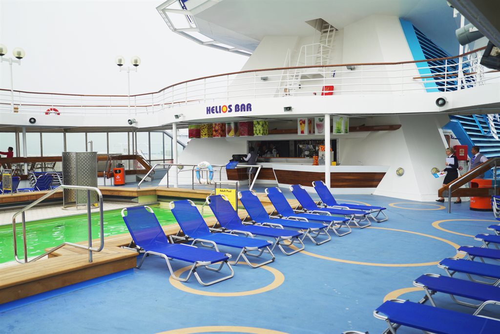 Celestyal Cruise Olympia 3 or 4 Nights: зона отдыха у бассейна