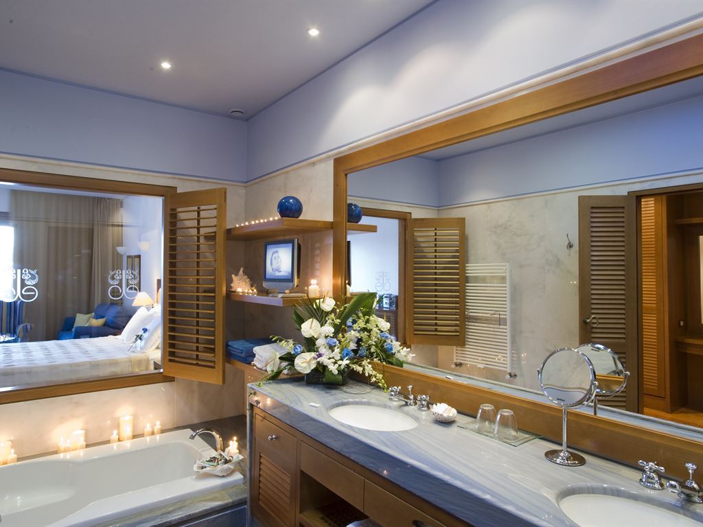 Elounda Bay Palace: Luxury Suite SV Sharing Pool
