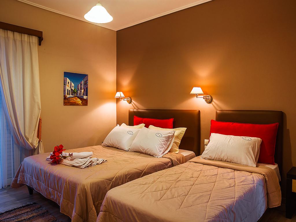 Kyparissia Beach Hotel: Triple Room