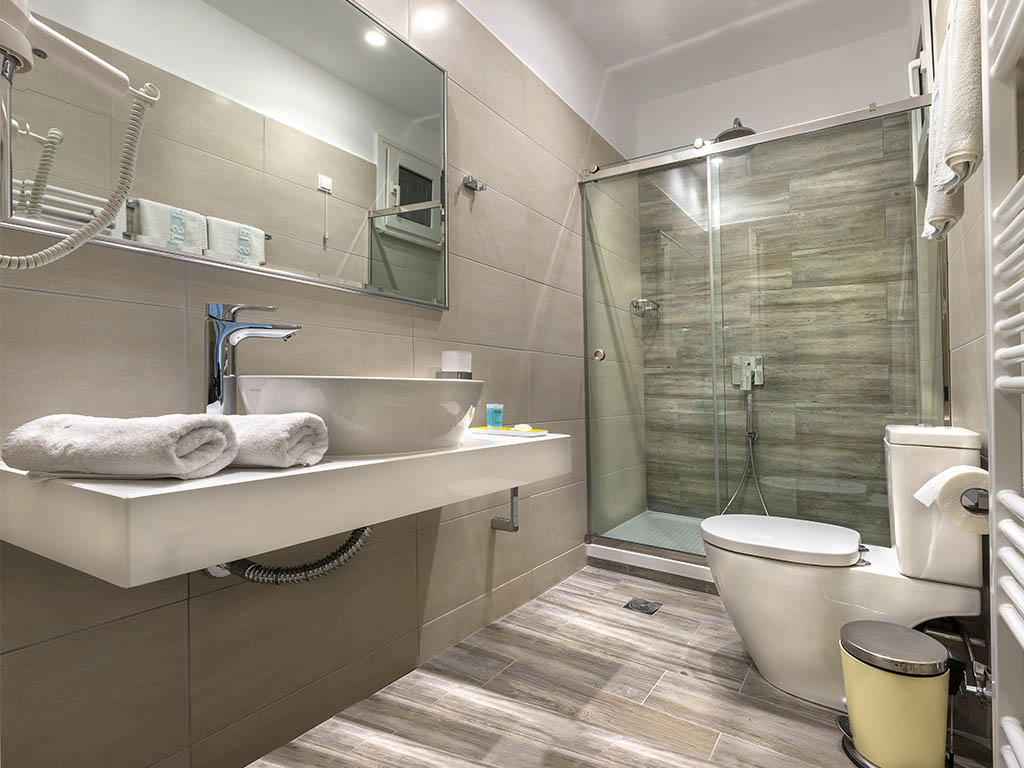 Strass Hotel: New Bathroom