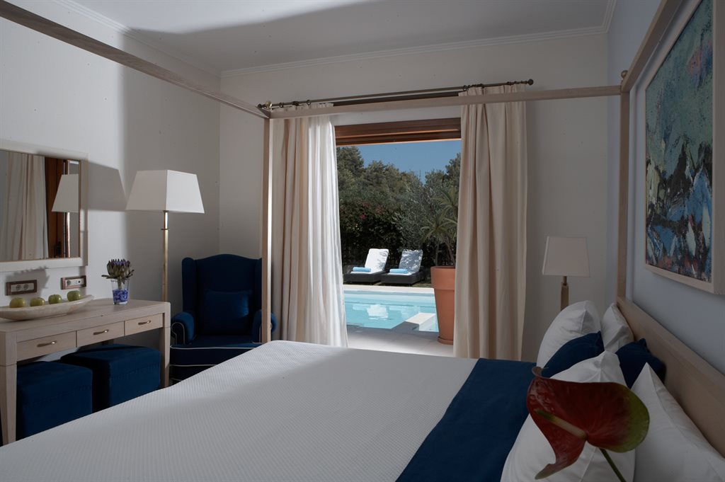 Lindian Village Hotel: river-passage-pool-suite-interior
