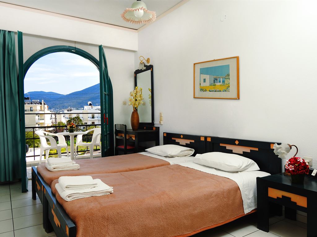 Ares rooms. Antinoos Hotel 2. Anthoula Village Hersonissos. Гостиница маленькая Греция. Греция Крит отель 2 звезды комната.