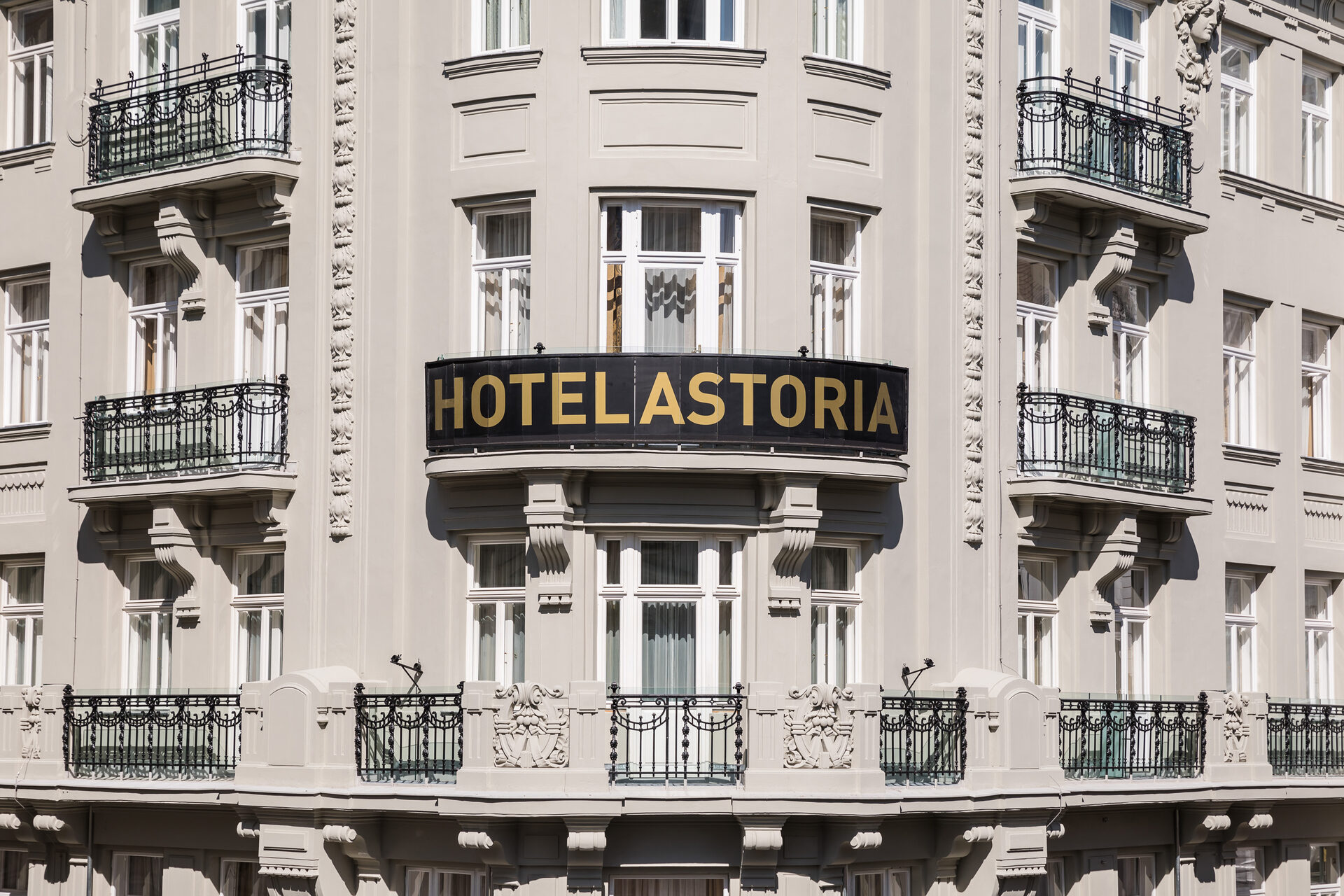 Вена отзывы. Австрия , Вена , ресторан Астория 1945. Hotel Austria Wien официальный сайт. Austria trend Hotel logo.