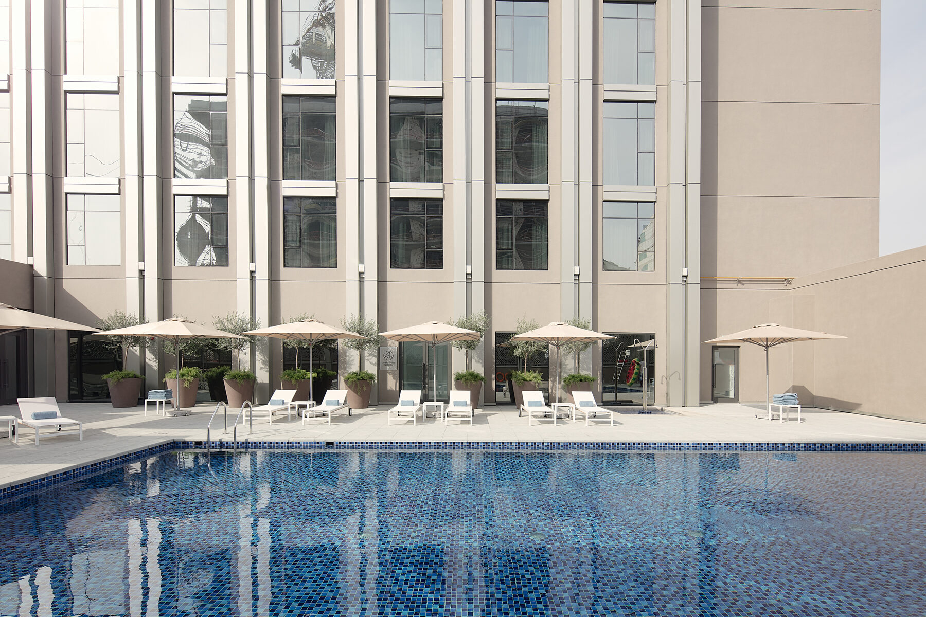 Rove city centre. Rove Dubai Marina 3* бассейн. Отель Rove City Centre Дубай. Rove City Centre 3* Дейра, Дубай. Rove Healthcare City 3.