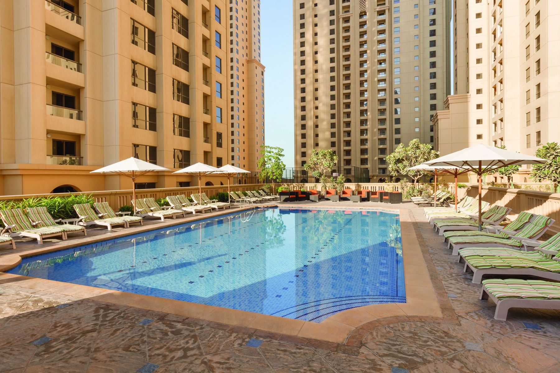 Plaza beach 4. Отель Ramada Dubai Marina. Дельта отель Марриотт Джумейра Бич Дубай. Рамада Джумейра отель Дубай.