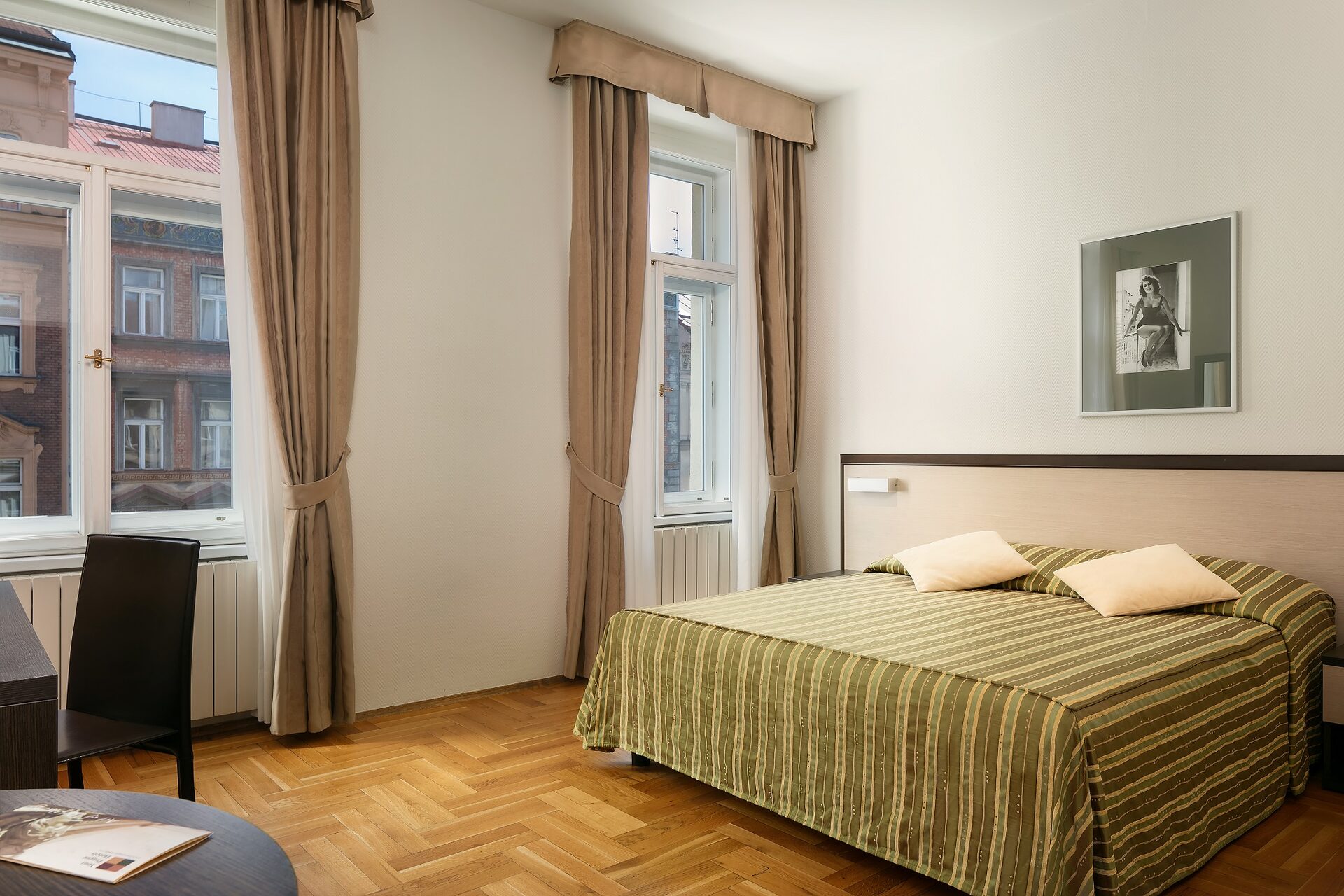 Гостиница Прага. Улица геллихова 5 Прага отель 3 звезды. One Room Hotel. Praga фото. Отель Прага бланки.