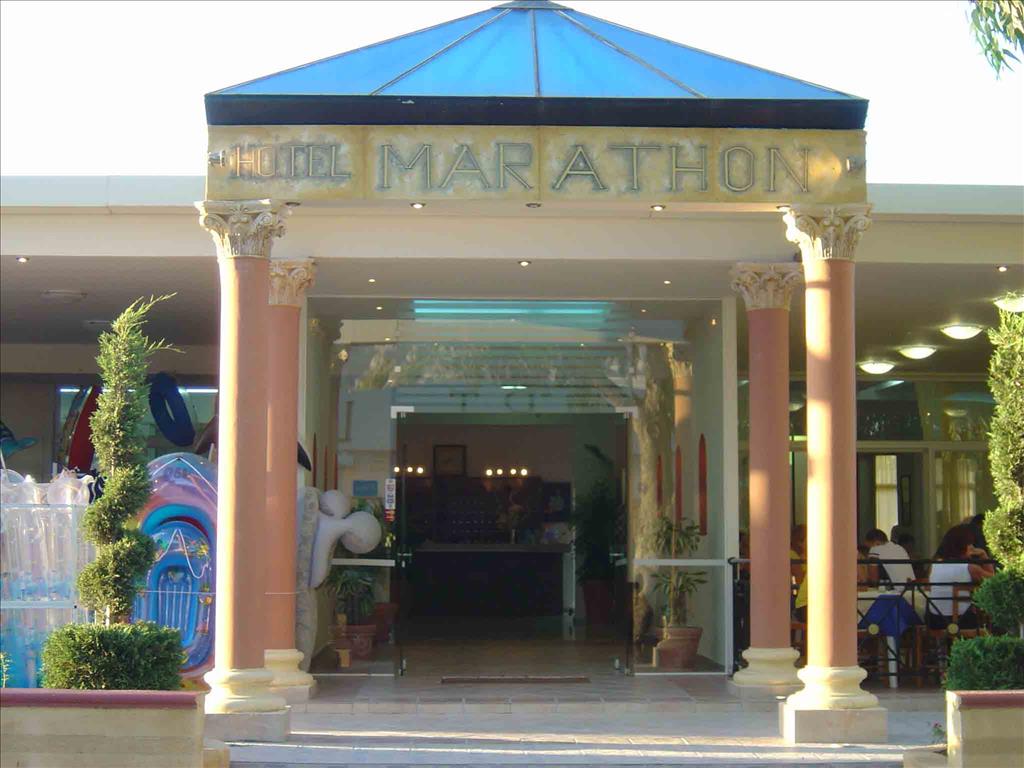 Marathon Hotel : Main entrance