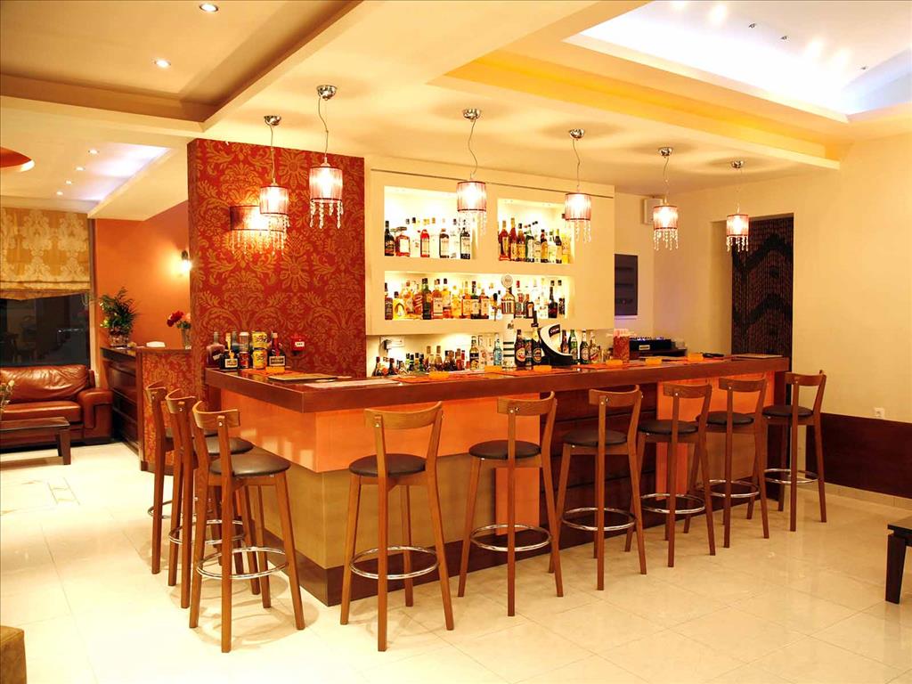 Dinos Hotel: Bar