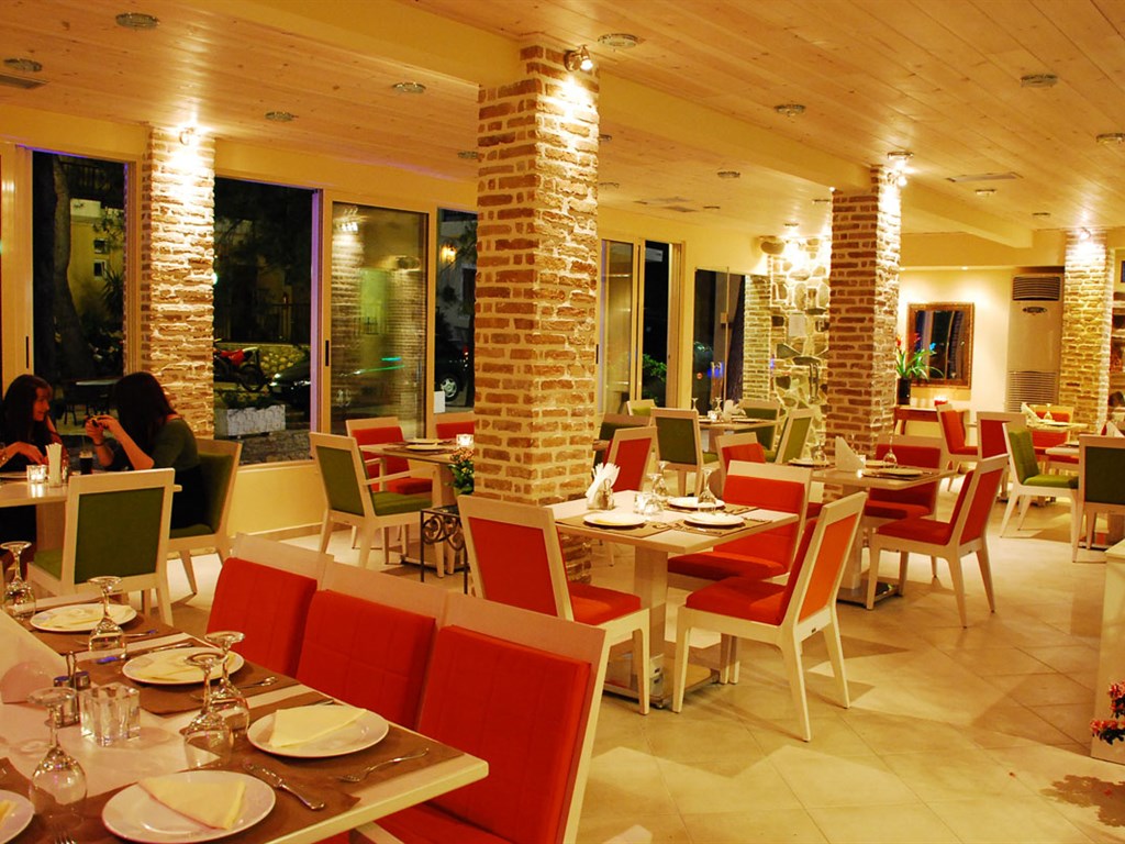 Koukounaria Aparthotel & Villa: Restaurant