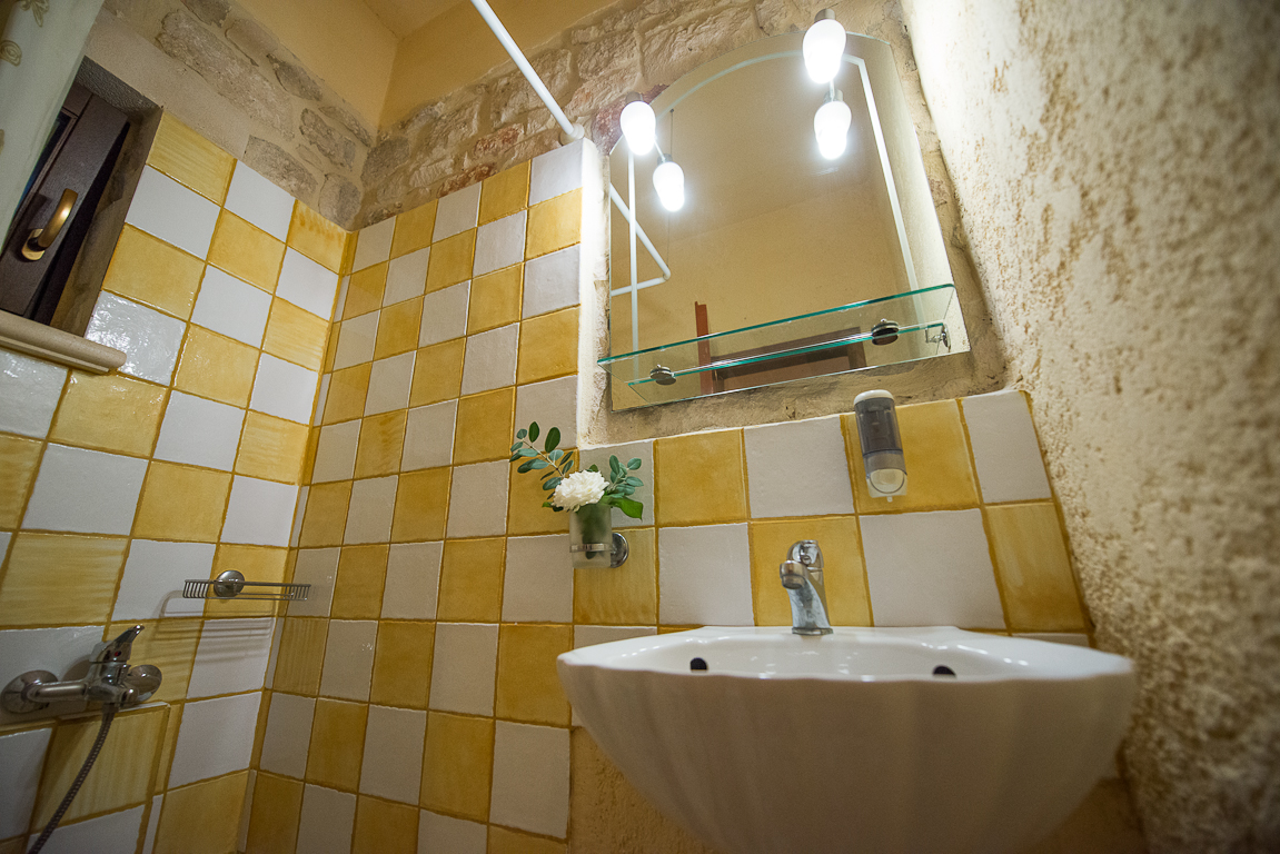 Dantes Maisonettes: Bathroom