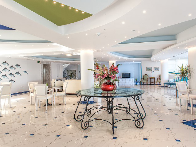 Gerakas Belvedere Hotel & Luxury Suites: Lobby