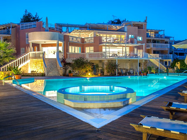 Gerakas Belvedere Hotel & Luxury Suites: Pool