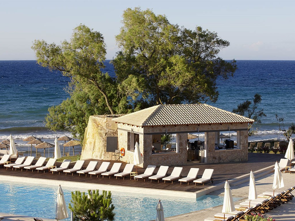 Atlantica Eleon Grand & Resort: Pool Bar