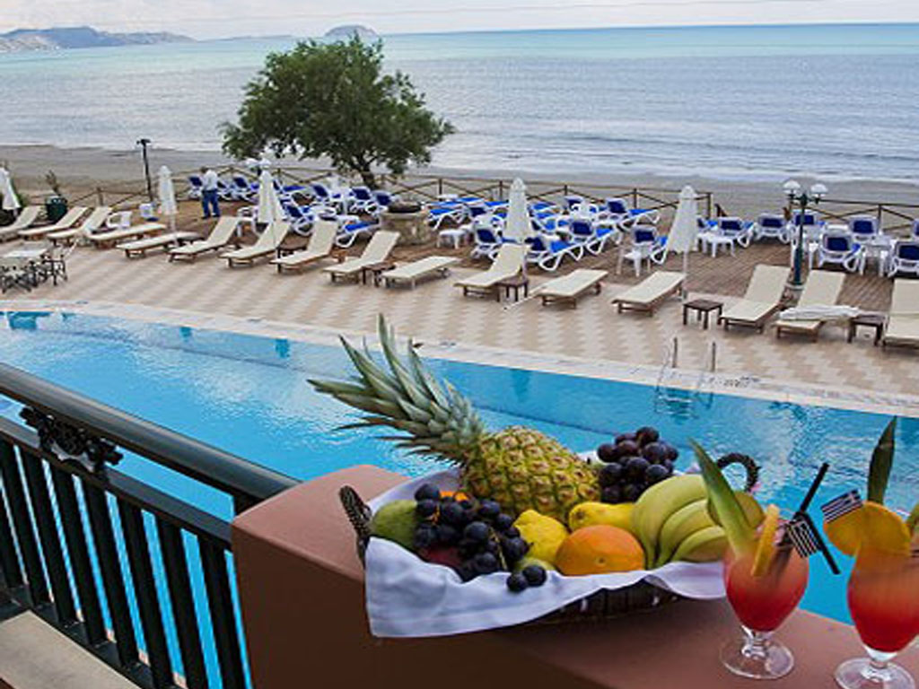 Mediterranean Beach Resort: Pool