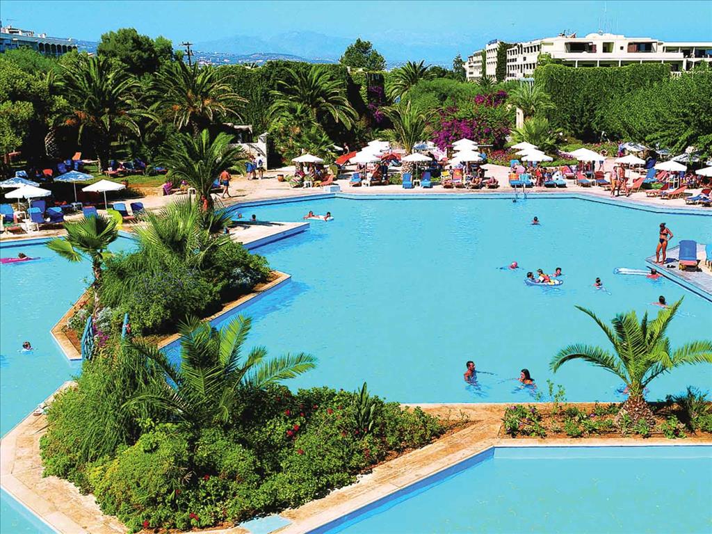 Aquila Rithymna Beach Hotel: Main pool with sea water