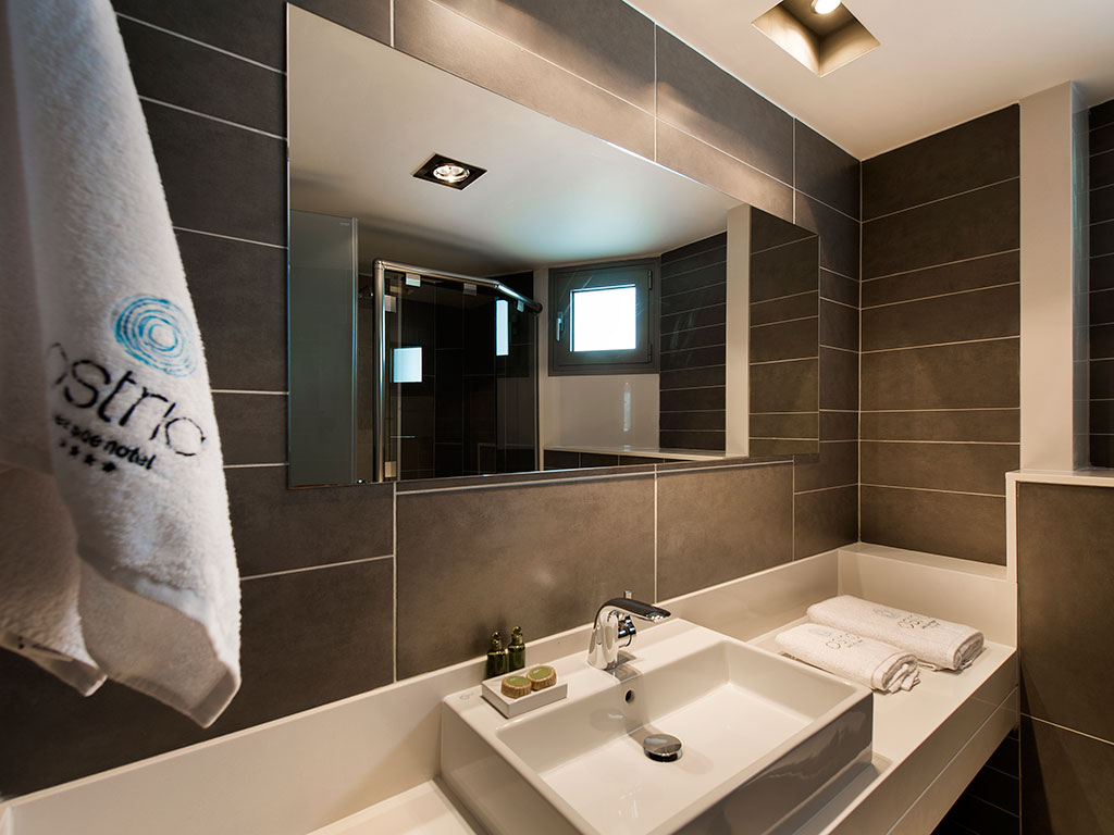 Ostria Sea Side Hotel: Bathroom