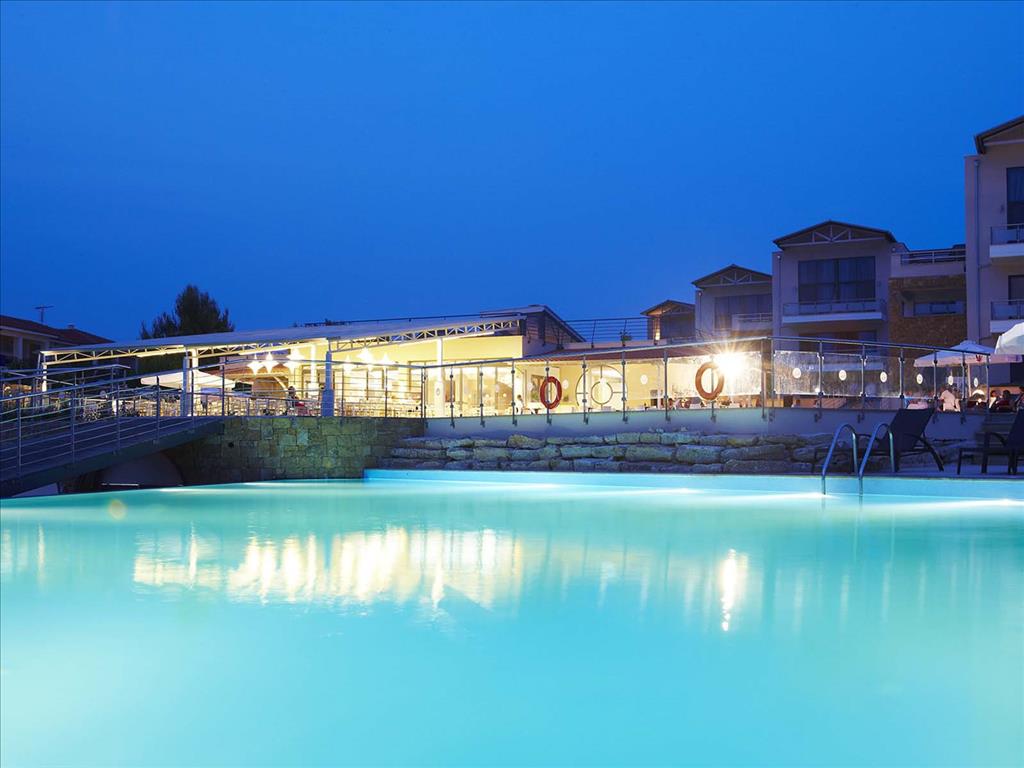 Istion Club & Spa: Pool bar