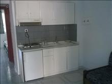Blue Block Apartments: Kitchen