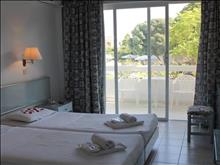 Happy Days Hotel: Triple Room