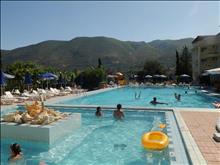 Koukounaria Aparthotel & Villa: Pool