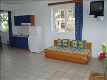 Koukounaria Aparthotel & Villa