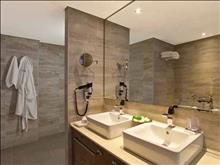 Boutique 5 Hotel & Spa: Mediterannen Suite Bathroom