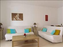 Sea Sound White Apartments