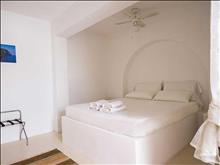 Sea Sound White Apartments