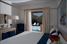 Lindian Village Hotel: river-passage-pool-suite-interior