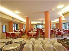 Century Resort Hotel: Restaurant