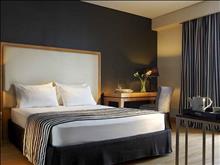 Limneon Resort & Spa: Junior Suite