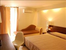 Golden Beach Hotel