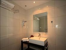 Sivota Hotel: Bathroom