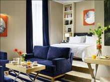 The First Luxury Art Hotel