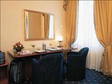 Lloyd Hotel