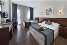 Golden Age Hotel: Standard room