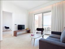 Amphora Hotel & Suites