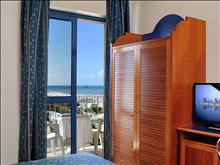 Ascot Hotel