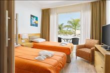 Olympic Lagoon Resort Agia Napa: Room